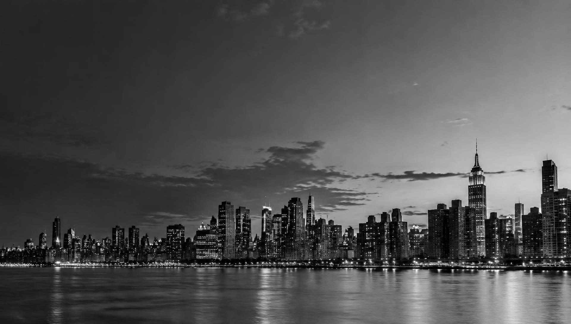 Monochrome view of the Manhattan skyline across the East River